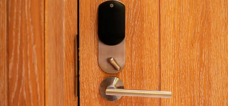 Automatic Locking Door Knob Whitevale